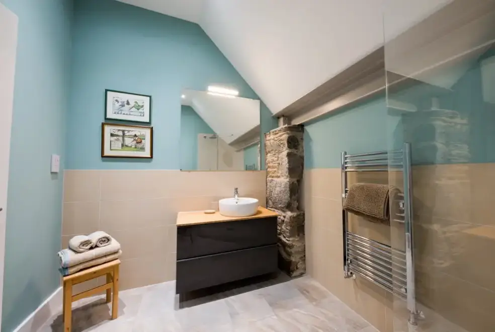 Shower room at Menzies Steading