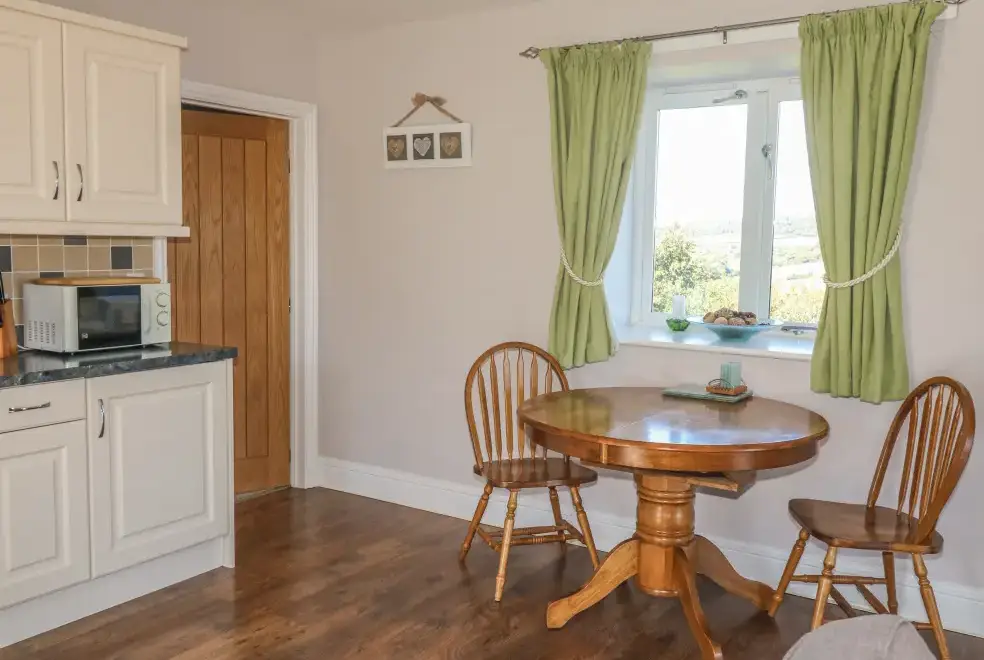 Kitchen/diner at Middle Barn Dogs-welcome Cottage, South West England