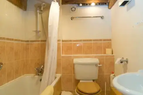 Family bathroom at Millers End, Dorset