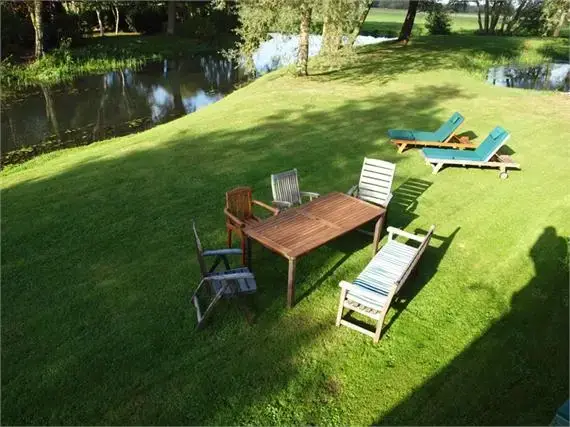 Garden furniture at Millers House at Mendham Mill