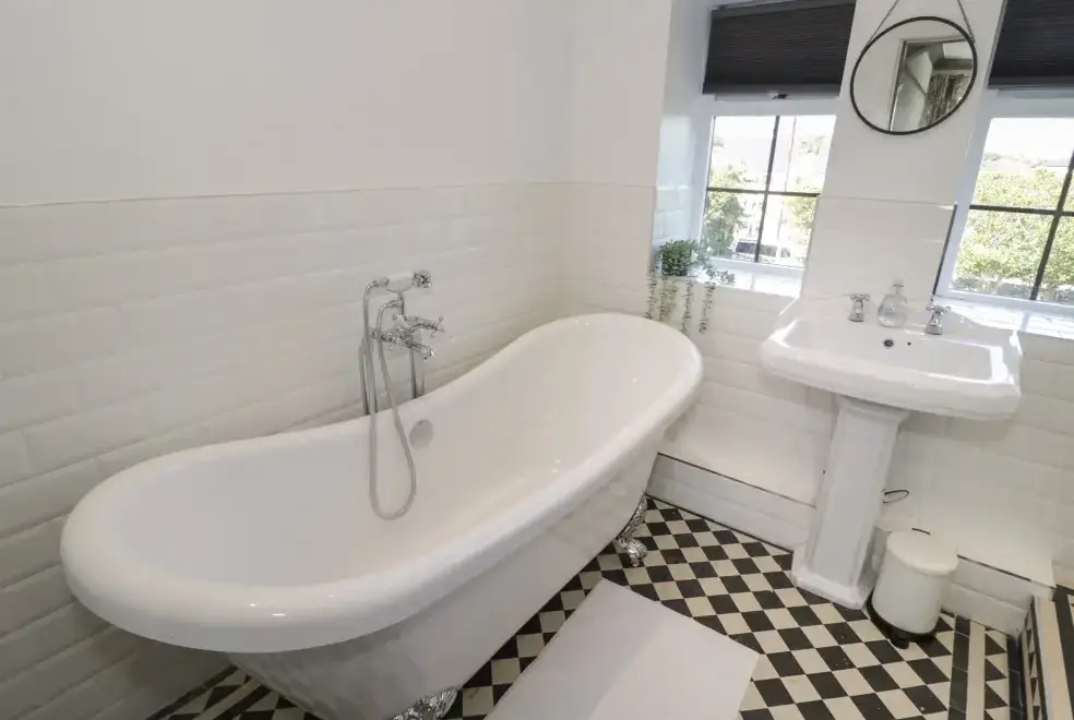 Family bathroom at Monarfon