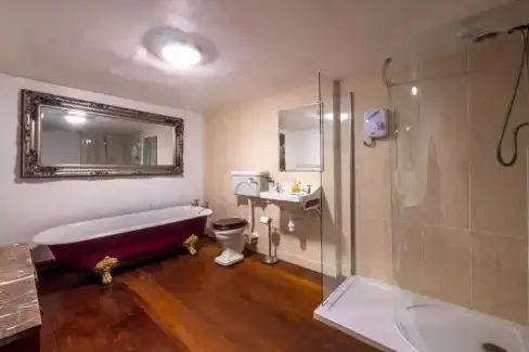 Family bathroom at Monnow Valley Studio, Monmouthshire