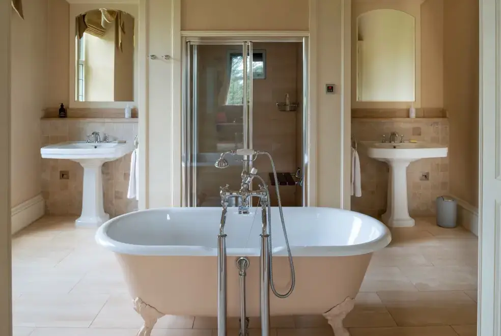 Ensuite bathroom at Moorlands Manor