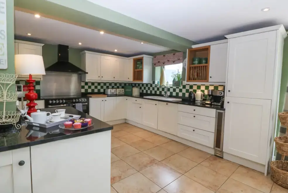 Kitchen/diner at Nant-yr-Rhedyn