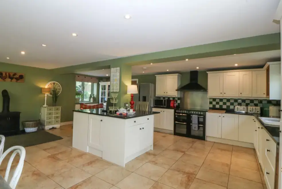 Farmhouse style kitchen at Nant-yr-Rhedyn