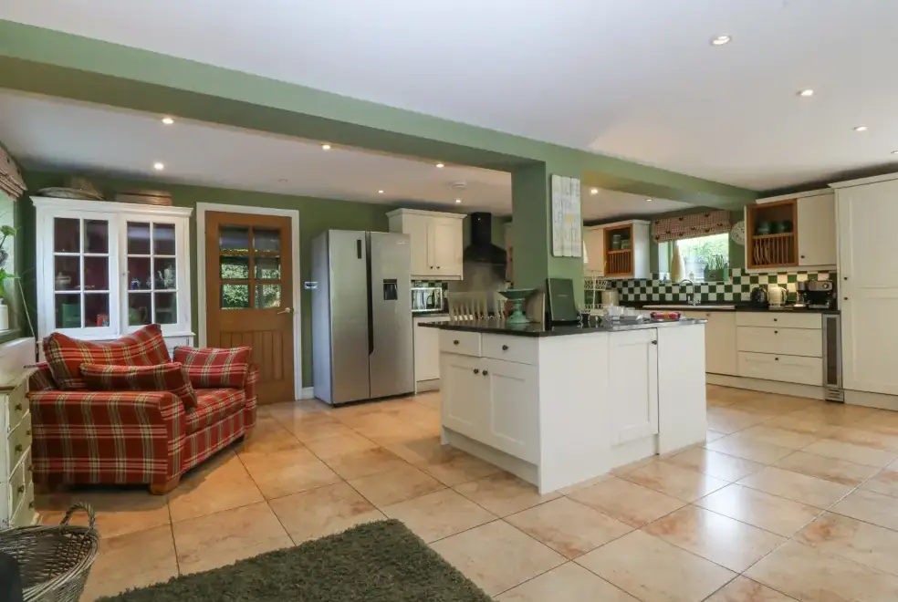 Farmhouse style kitchen at Nant-yr-Rhedyn