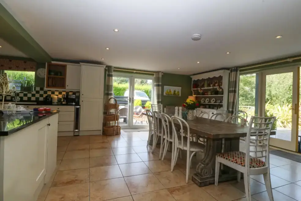 Kitchen/diner at Nant-yr-Rhedyn