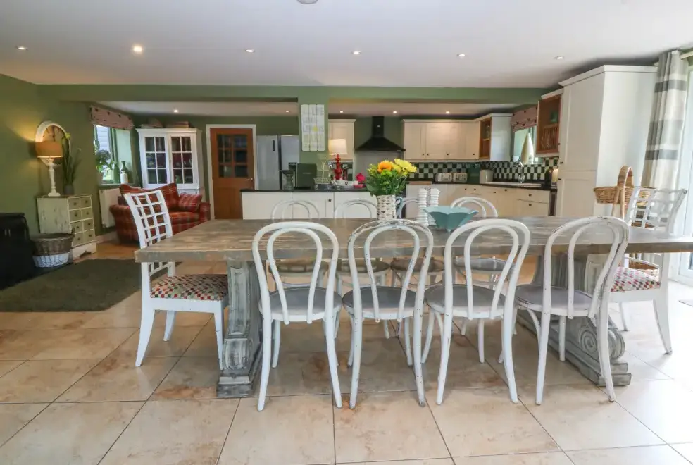 Kitchen/diner at Nant-yr-Rhedyn