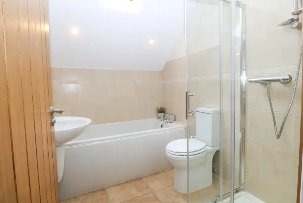 Family bathroom at Nant-yr-Rhedyn