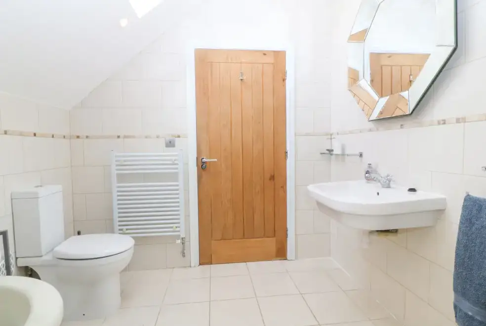 Family bathroom at Nant-yr-Rhedyn