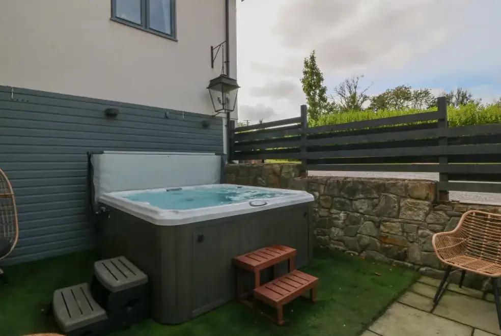 Private Hot Tub at Nant-yr-Rhedyn