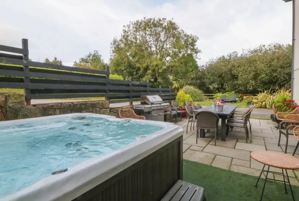 Private Hot Tub at Nant-yr-Rhedyn