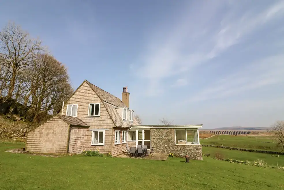 Netherscar, from the outside