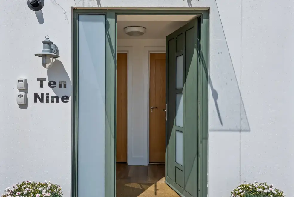 Nine Ocean Reach, from the outside