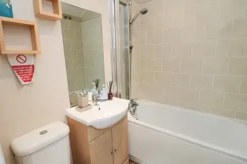 Family bathroom at Number 43 Burnside Lodge, Northumberland