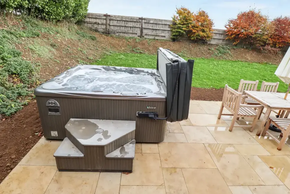Private Hot Tub at Oak Lodge