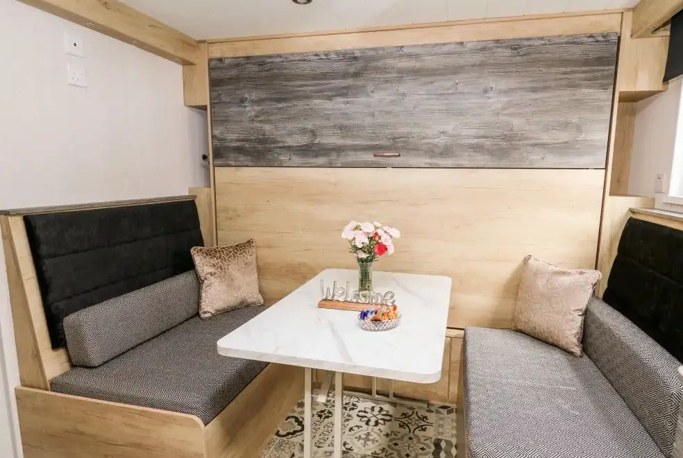 Dining room at Oak Tree View