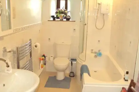 Family bathroom at Old Coach House, Derbyshire