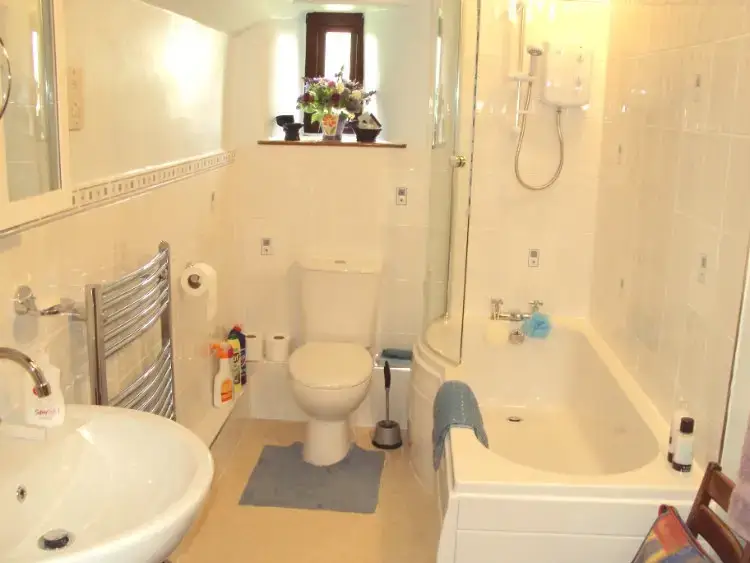 Family bathroom at Old Coach House