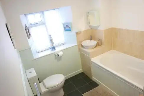 Family bathroom at Old Hundredth, Devon