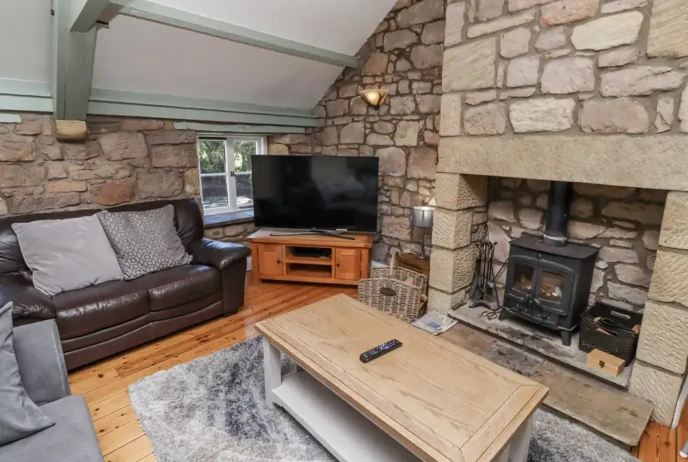 Lounge at Old Mill (Lucker)