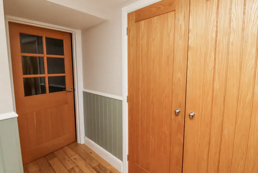 Hallway at Old Mill (Lucker)