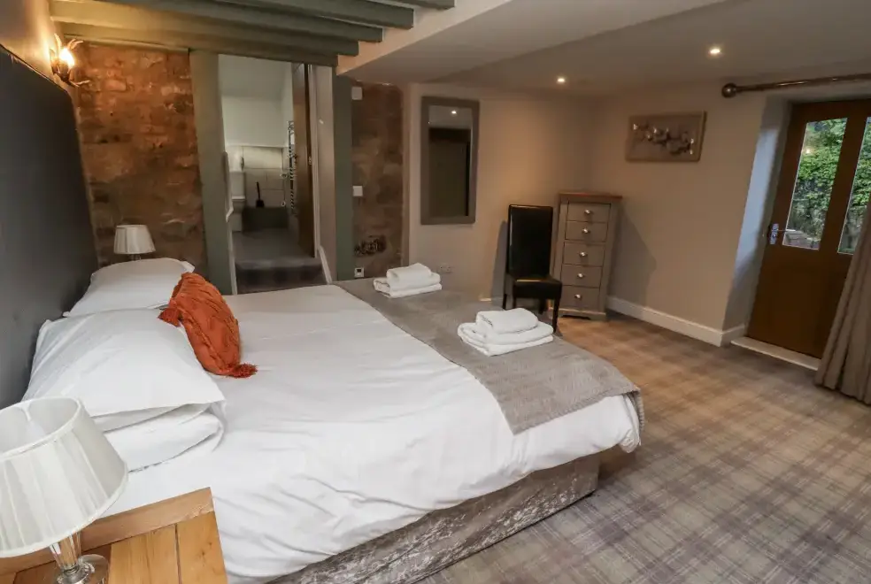 Bedroom at Old Mill (Lucker)