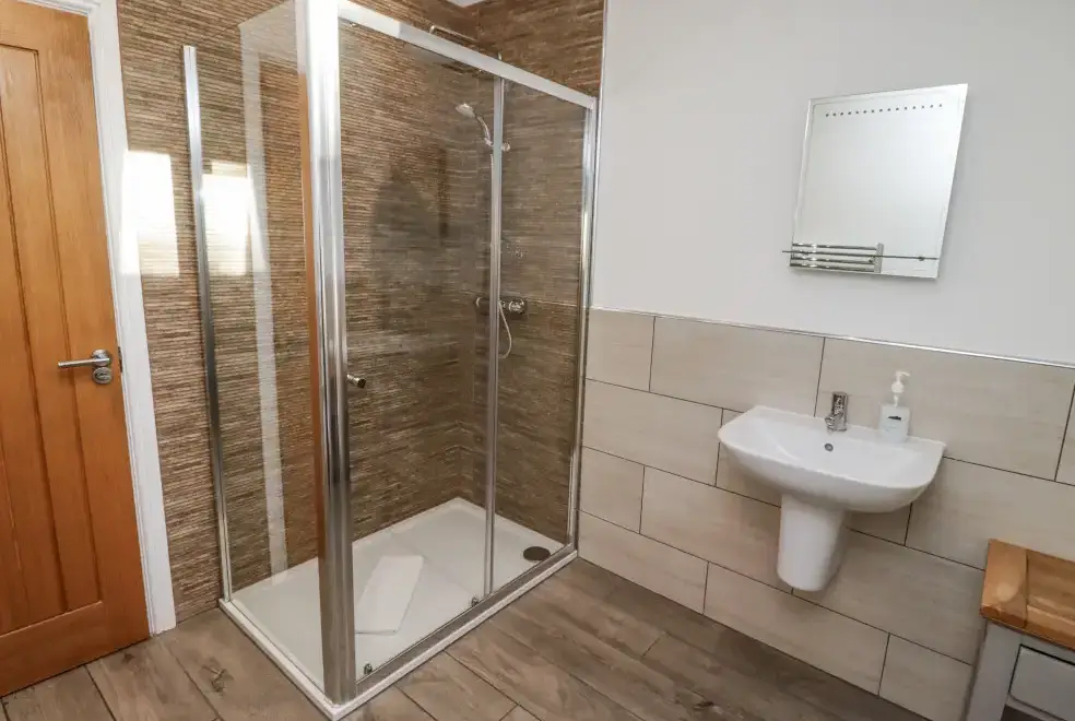 Shower room at Old Mill (Lucker)