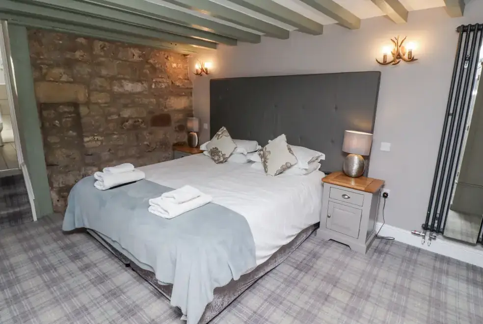 Bedroom at Old Mill (Lucker)