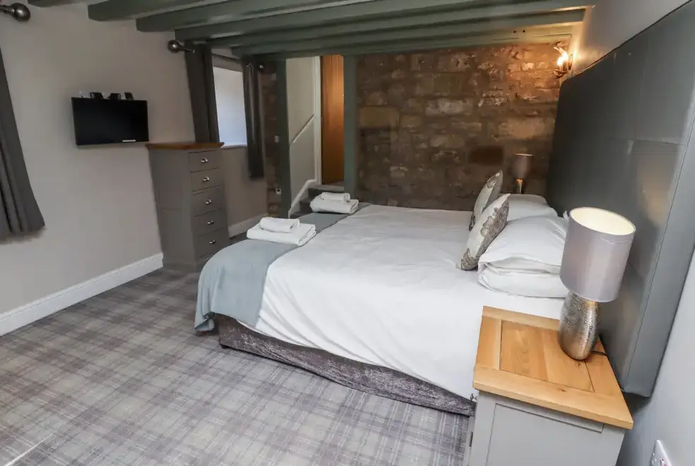 Bedroom at Old Mill (Lucker)