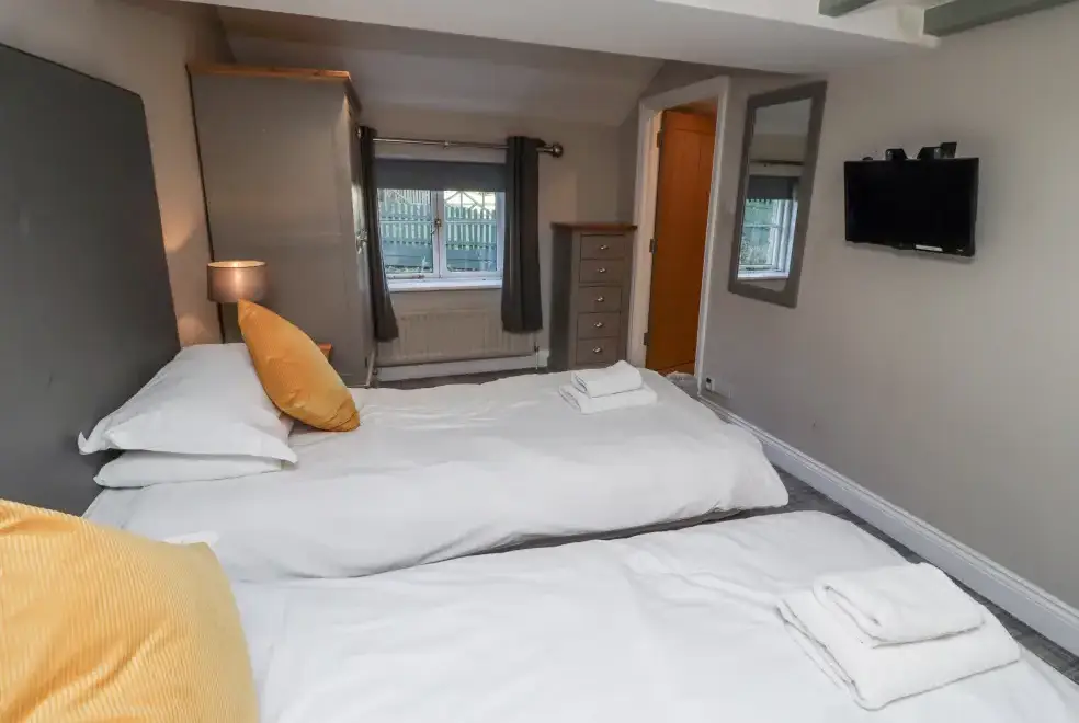 Bedroom at Old Mill (Lucker)