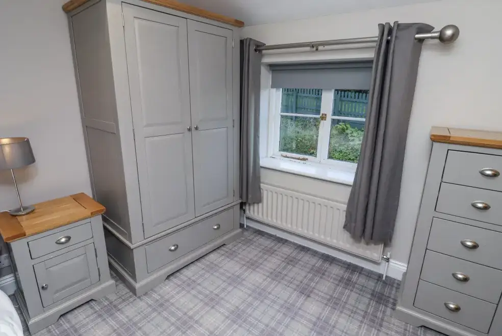 Bedroom at Old Mill (Lucker)