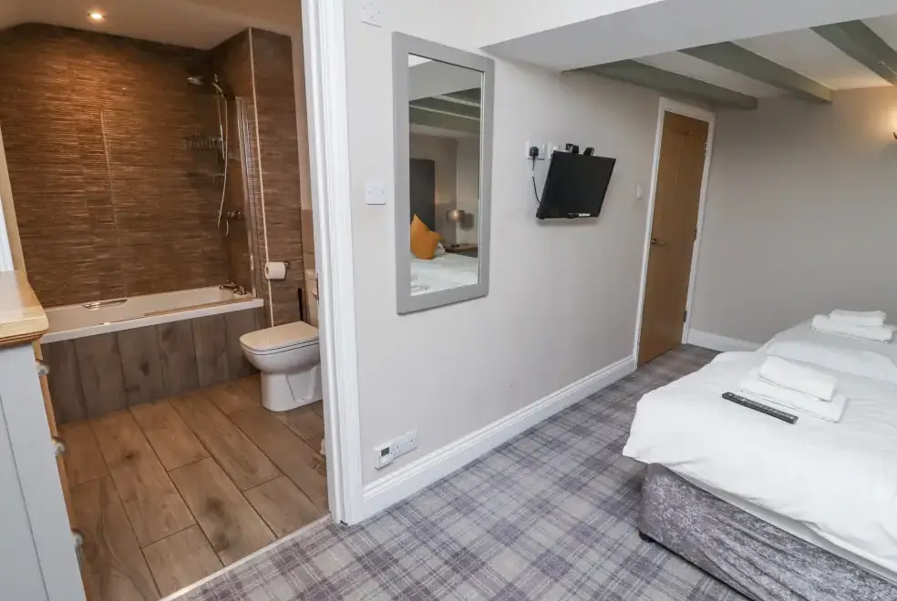 Bedroom at Old Mill (Lucker)