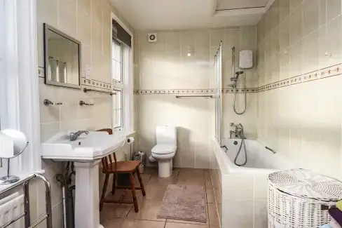 Family bathroom at Old Post Office, Kent