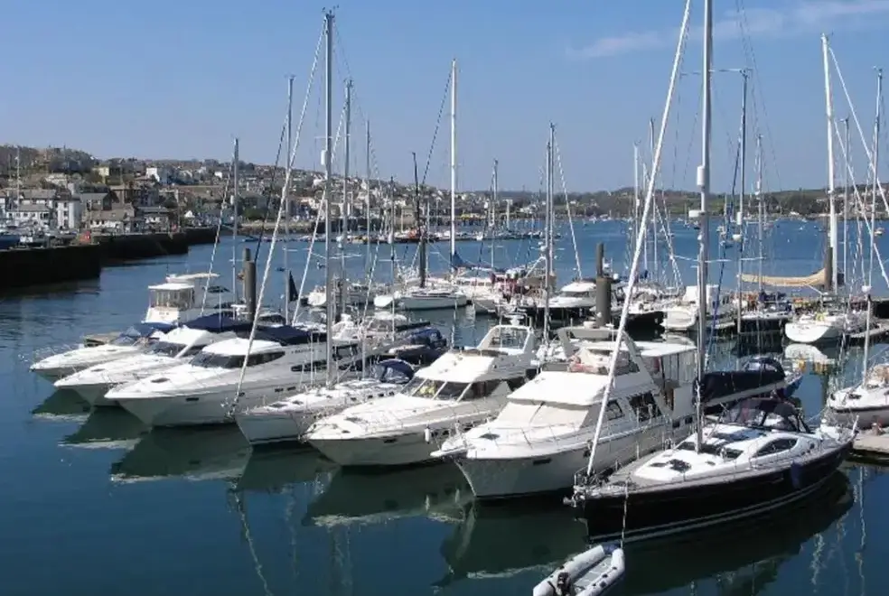 Coastal scenes near Omalast