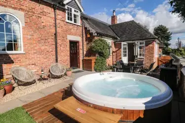 Orchard Cottage, Ashbourne, Staffordshire