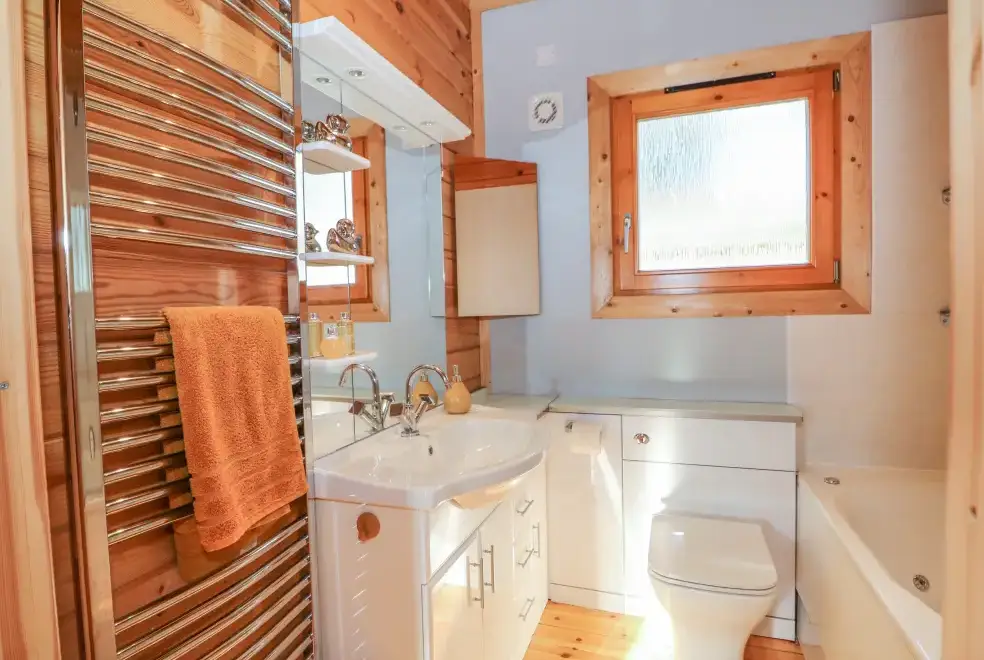 Ensuite bathroom at Osprey Lodge