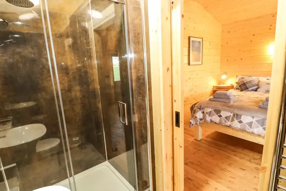 Ensuite bathroom at Otters Holt