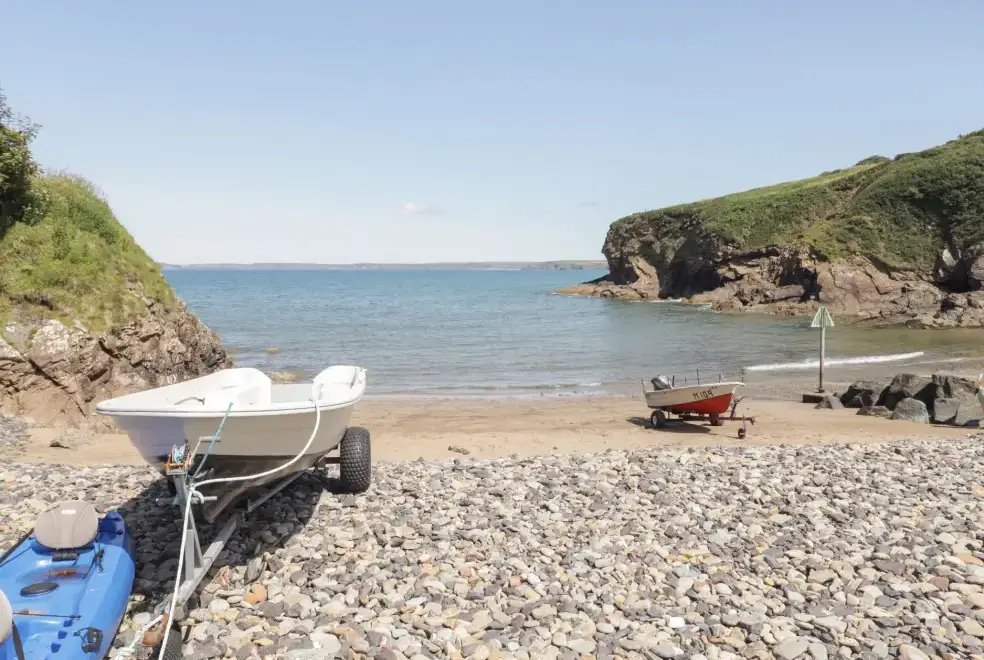 Coastal scenes near Oyster Lodge
