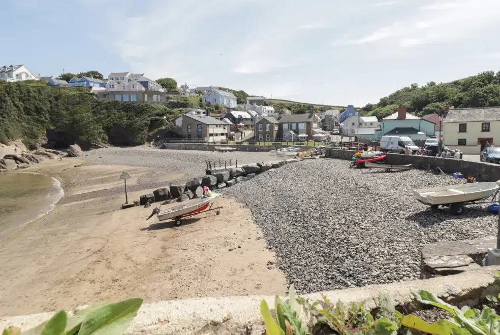 Coastal scenes near Oyster Lodge