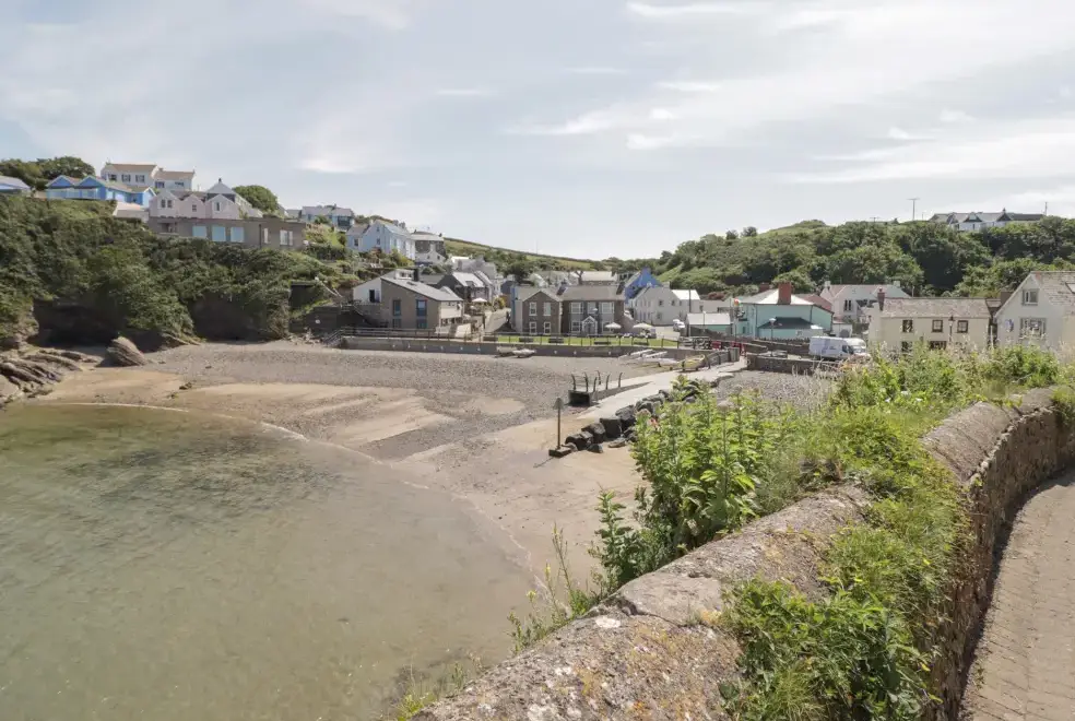Coastal scenes near Oyster Lodge