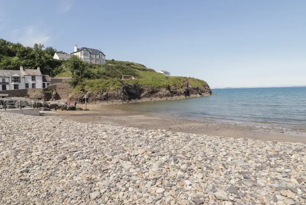 Coastal scenes near Oyster Lodge