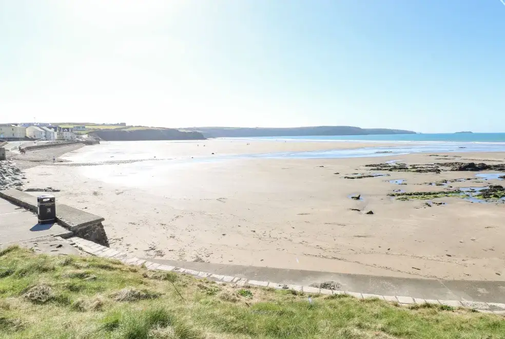 Coastal scenes near Oyster Lodge