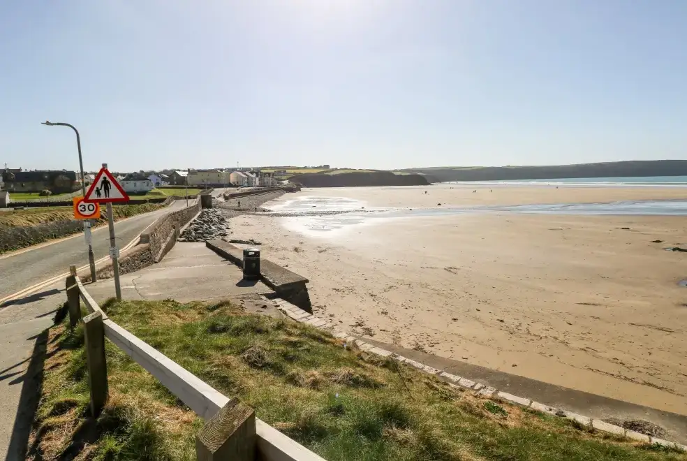 Coastal scenes near Oyster Lodge