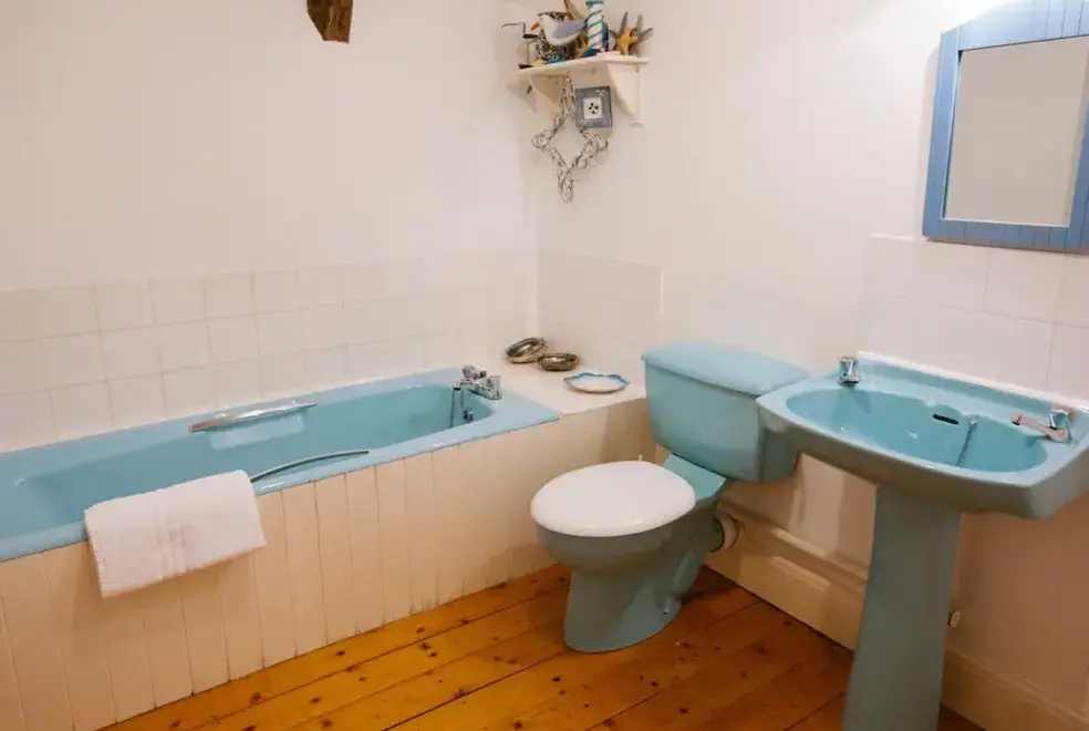 Family bathroom at Parnacott