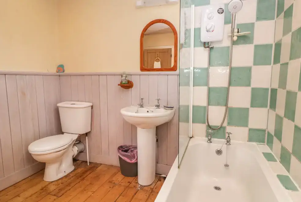Family bathroom at Peel Place Noddle