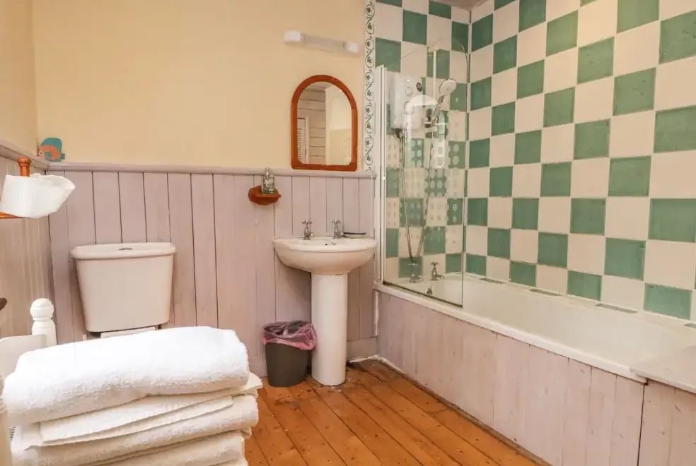 Family bathroom at Peel Place Noddle