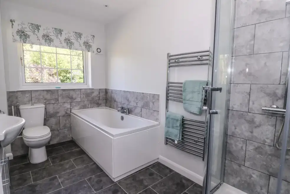Family bathroom at Pen Y Maes