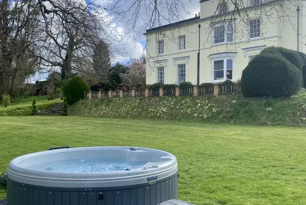 Private Hot Tub at Pencraig Court