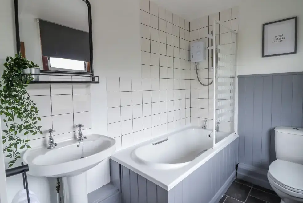 Family bathroom at Pengeulan